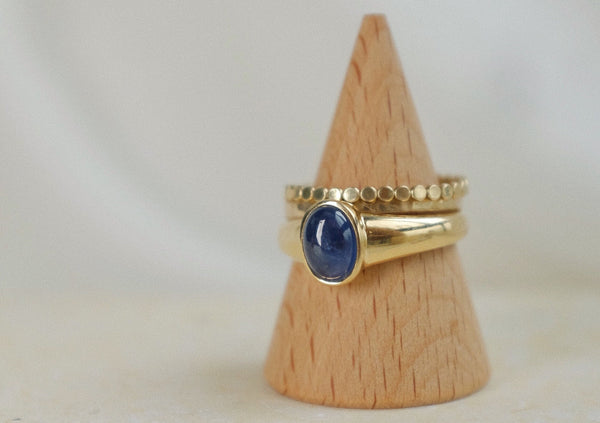 Verse of Azure Skies: Vintage Style Lapis Lazuli Gold Ring - 18k Solid Gold Retro Style Gift for Her Stacking Rings