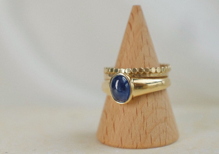 Verse of Azure Skies: Vintage Style Lapis Lazuli Gold Ring - 18k Solid Gold Retro Style Gift for Her Stacking Rings