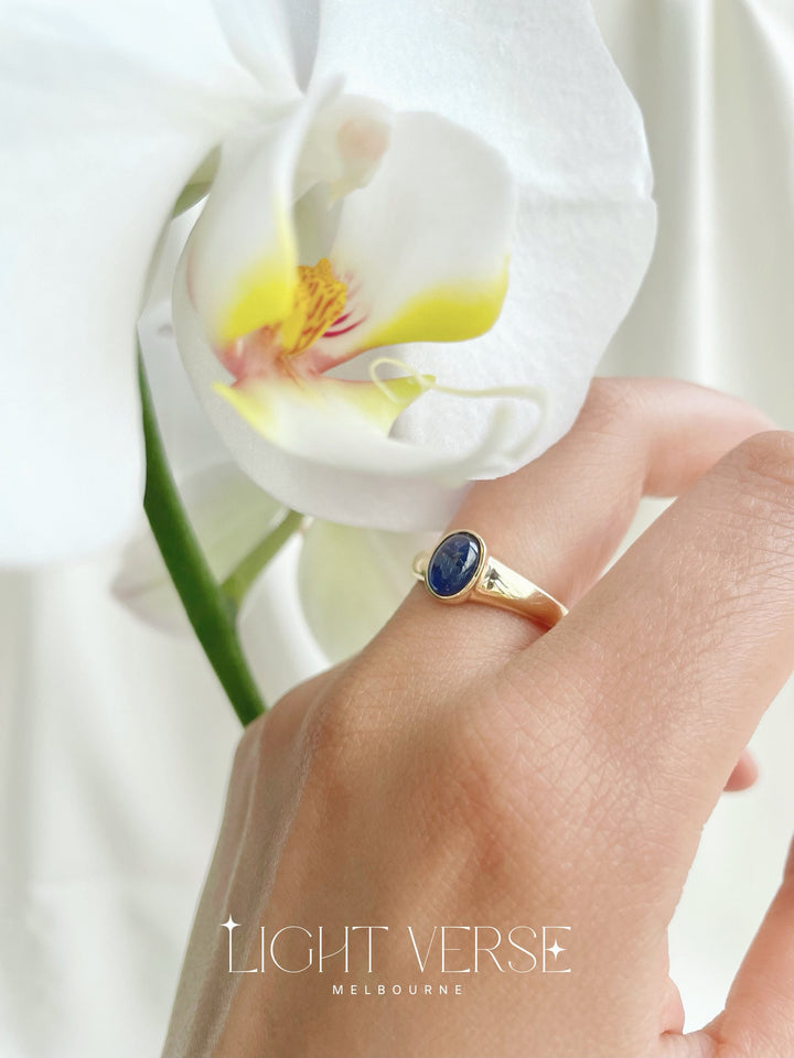 Verse of Azure Skies: Vintage Style Lapis Lazuli Gold Ring - 18k Solid Gold Retro Style Gift for Her Stacking Rings