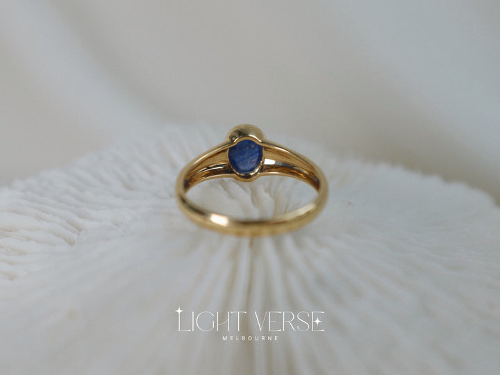 Verse of Azure Skies: Vintage Style Lapis Lazuli Gold Ring - 18k Solid Gold Retro Style Gift for Her Stacking Rings