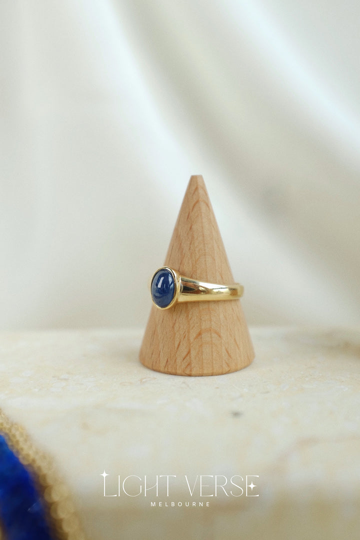 Verse of Azure Skies: Vintage Style Lapis Lazuli Gold Ring - 18k Solid Gold Retro Style Gift for Her Stacking Rings