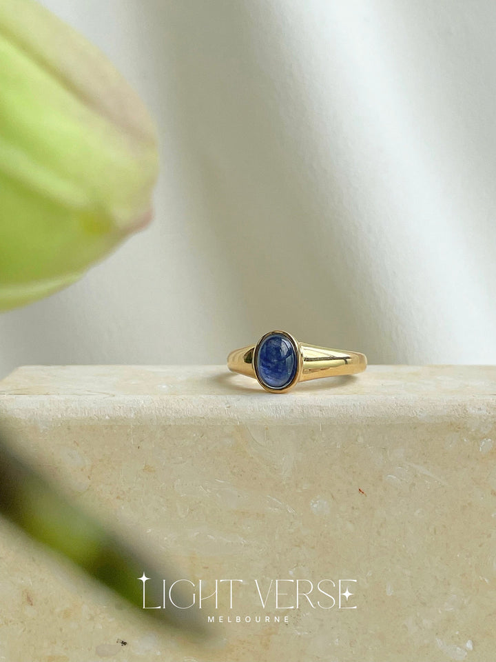 Verse of Azure Skies: Vintage Style Lapis Lazuli Gold Ring - 18k Solid Gold Retro Style Gift for Her Stacking Rings