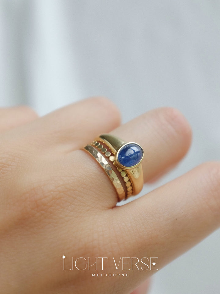 Verse of Azure Skies: Vintage Style Lapis Lazuli Gold Ring - 18k Solid Gold Retro Style Gift for Her Stacking Rings